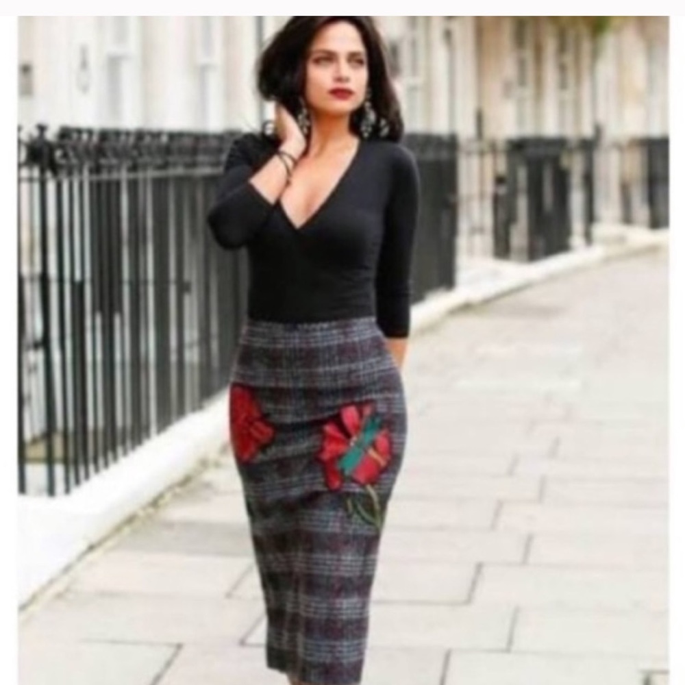 ZARA FLORAL PATCH EMBROIDERED WOOL PENCIL SKIRT!